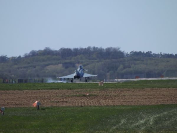 lądujący eurofighter