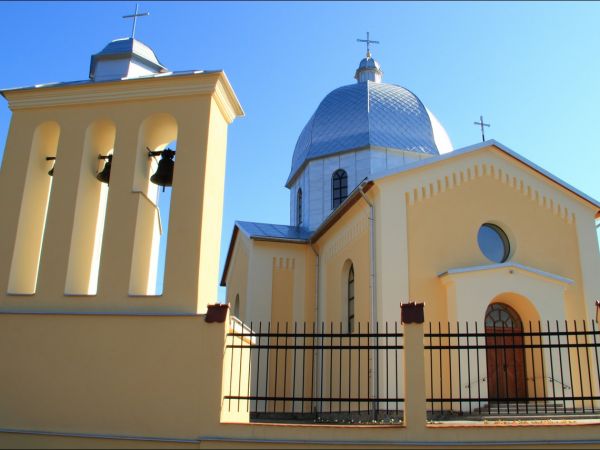 Cerkiew greckokatolicka p.w. Przemienienia Pańskiego w Skopowie . Zbudowana w 1900 roku. Murowana, trójdzielna, na planie krzyża, z kopułą pośrodku. Obecnie   k