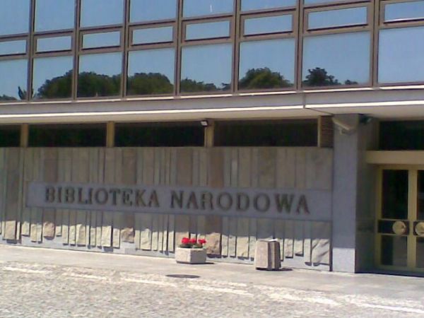 Wejście główne do Biblioteki Narodowej