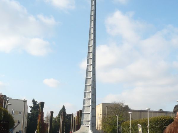 Iglica przed Halą Stulecia.