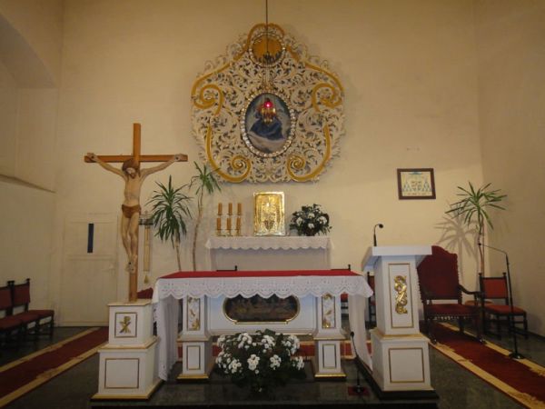 Ołtarz główny kościoła parafialnego