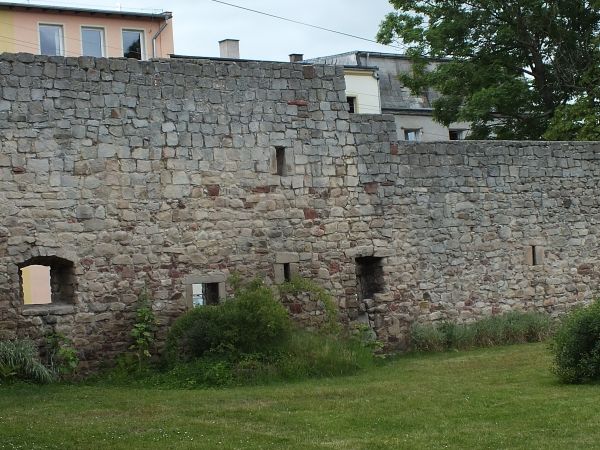 pozostałości murów obronnych