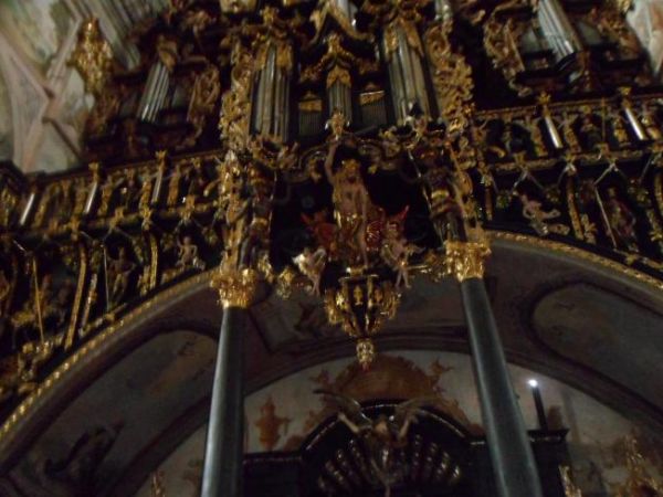 Herkules walczący z Hydrą - rzeźba chóru muzycznego nawy środkowej.