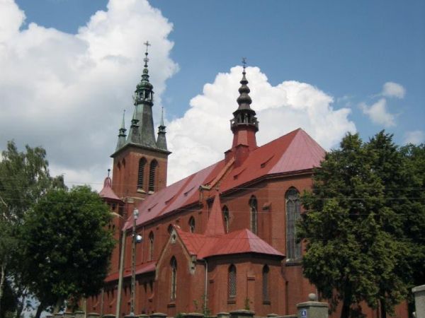 Neogotycki kościół pod wezwaniem Najświętszego Serca Jezusowego.
Widok od strony południowo-zachodniej.