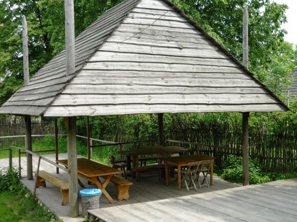 Stara , zabytkowa zagroda chłopska z XIX wieku , we wsi Guciów na Lubelszczyźnie. Obecnie muzeum wsi.