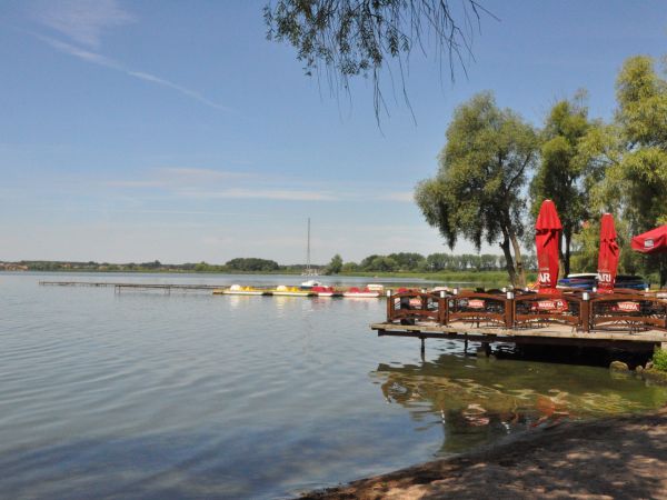 Zbąszyń, plaża nad jeziorem.