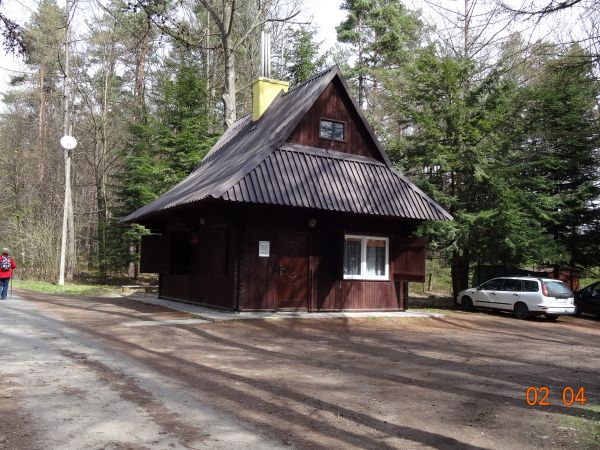 obiekt zaplecza administracyjno - edukacyjnego, blisko jest Technikum Leśne.