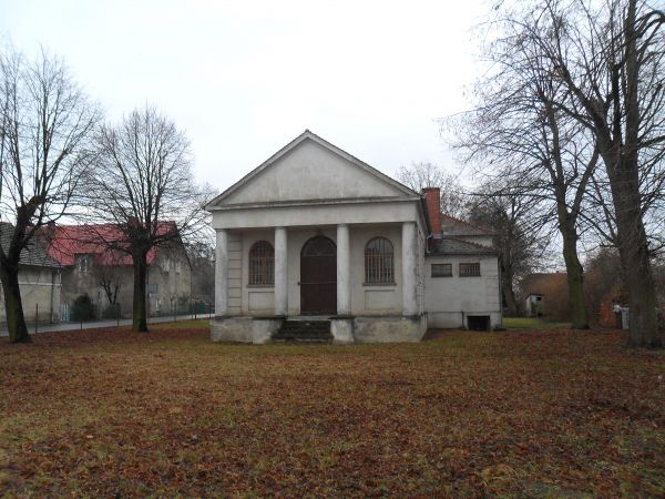 Budynek dawnego muzeum bitwy pod Lutynią  w roku 1757 pomiędzy wojskami Pruskimi a Austriackimi  po której Dolny Śląsk przeszedł do 1945 pod panowanie Prus (Nie