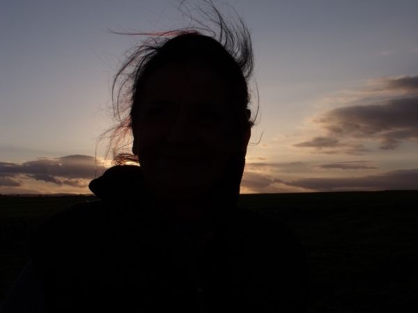 Wiosenny wiatr we włosach