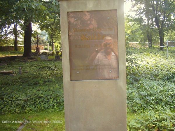 Przywrócono też nagrobek słynnego rzeźbiarza Theodora Kalide - jego twórczość m.inn. "Lew czuwający" przy Willi Caro, Fauny przy Urz. Miasta i wiele innych nie