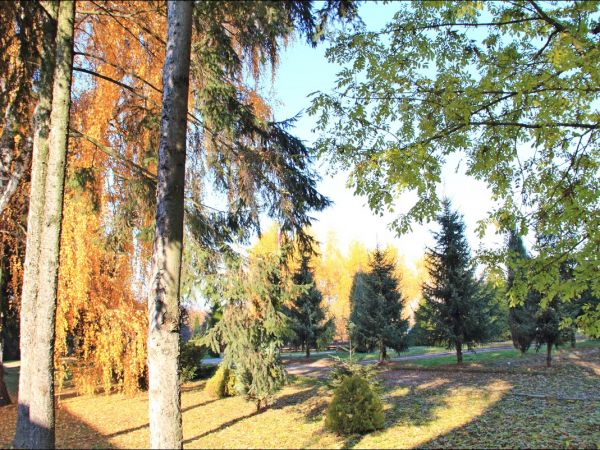 Kościół pw. św. Mikołaja i Stanisława biskupa w Jarosławiu przy ulicy Benedyktyńskiej. Przez starszych mieszkańców zwany Anna Kasarnia, został zbudowany w latac