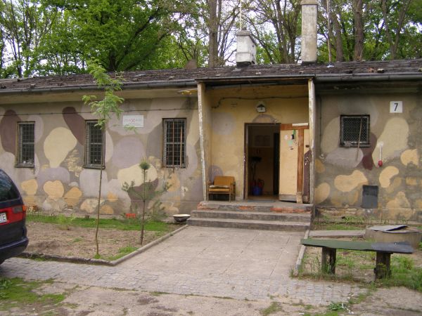 Byłe magazyny wojskowe nieistniejącej Brygady JW 5575 - Była wartownia  fot. 1