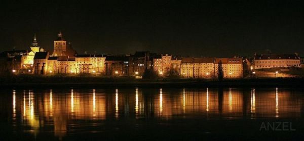 Panorama Grudziądza nocą.
