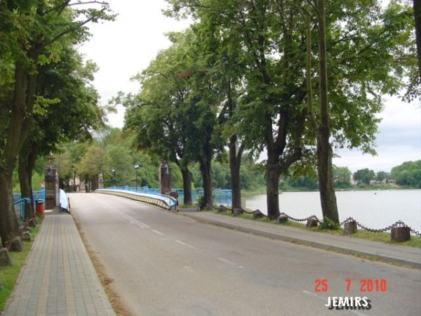 Most na wyspę z zamkiem pokrzyżackim.