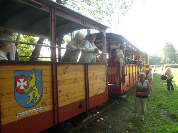 pociąg ten i jego atrakcyjna turystycznie trasa nazywa się "Pogórzanin" - szlak kolejowy od m. Dynów do Przeworska, my jedziemy do m. Kańczuga.
