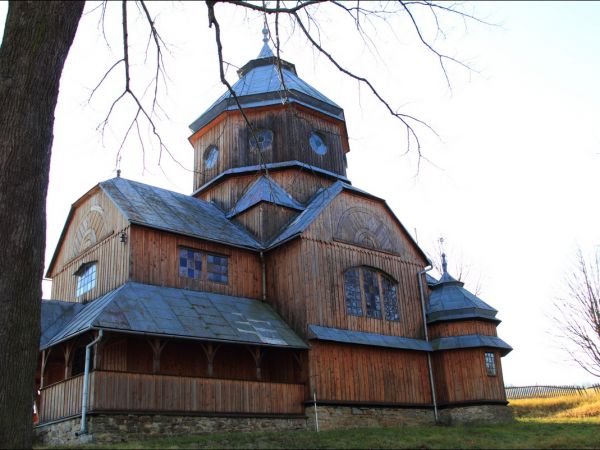 Cerkiew greckokatolicka pw. Pokrow Przeświętej Bogarodzicy w Roztoce gm. Bircza. Zbudowana w 1936 r. Po wojnie cerkiew zmieniono w kościół rzymskokatolicki pw.