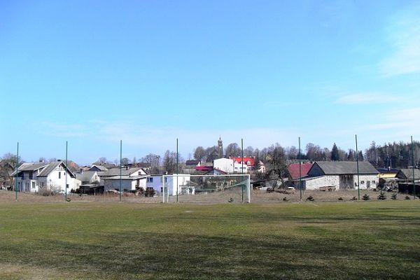 Widok na wieś z boiska