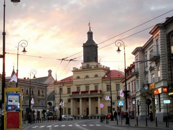 Ulica Krolewska. W tle Nowy Ratusz przy Placu Lokietka.