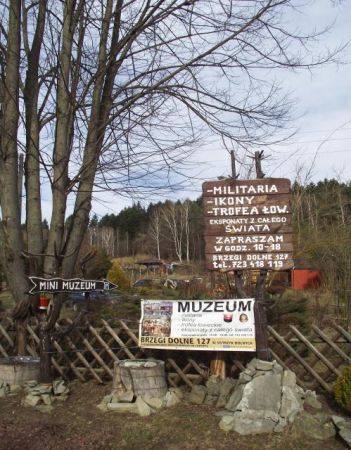 naprawdę : w tak małej leśniczówce - eksponaty z całego świata, polecamy !