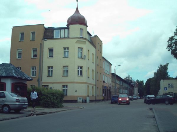 Ciąg kamienic róg ul. Grunwaldzkiej i Henryka Sienkiewicza.