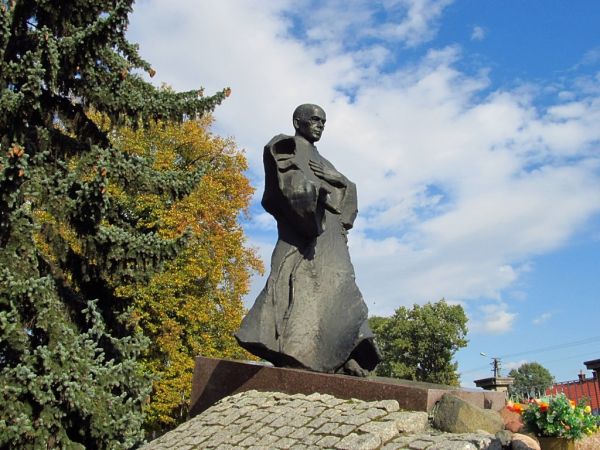 Posąg św. Maksymiiana Kolbe