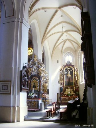 Kaplica z barokowym obrazem "Ukrzyżowanie".