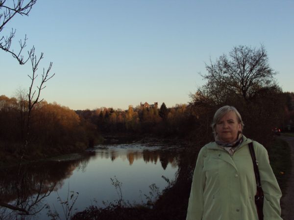 klasztorne ruiny - w wieczornej scenerii, warto zacytować z poezji Aleksandra Fredry : "Klasztor w Zagórzu w mglistą dal poziera, / Białe tam mnichy, dzwony gło