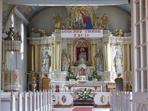 Ołtarz główny z poł.18w. z obrazem św. Barbary