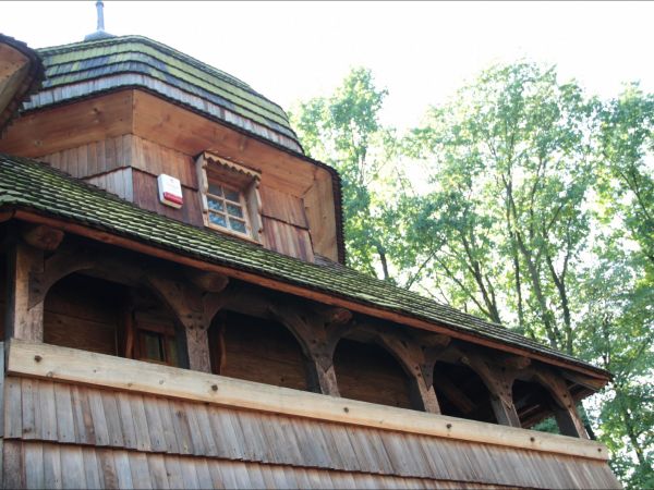 Cerkiew Narodzenia Przenajświętszej Bogurodzicy w Chotyńcu . Zbudowana w 1615 roku.