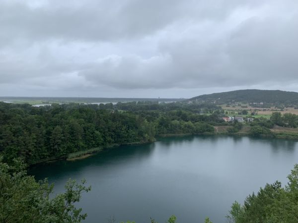 Jezioro Turkusowe w deszczowy dzień