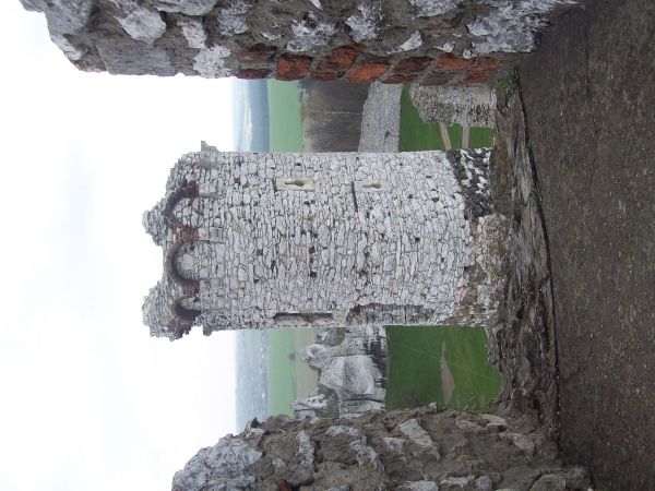 Zamek Ogrodzieniec – ruiny średniowiecznego zamku leżącego w Jurze Krakowsko-Częstochowskiej wzniesionego w XIV-XV wieku przez ród Włodków Sulimczyków, później