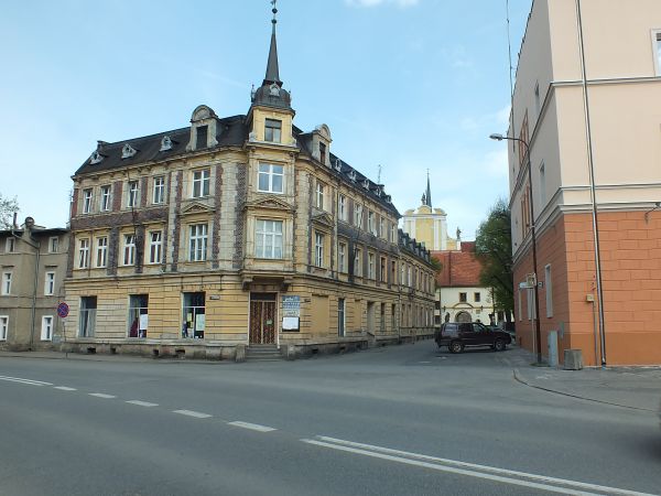 Budynek mieszkalny róg Kościelnej i Złotostockiej