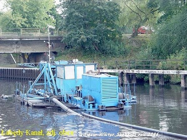 To zdjęcia z trasy turystycznej po Kanale - tu prace pogłębiająće dno.