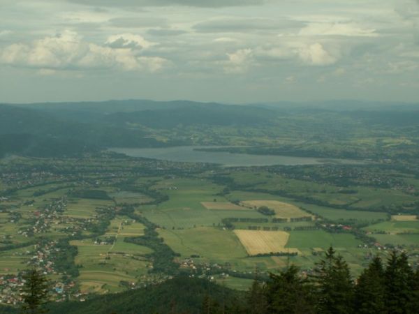 Widok za Skrzycznego na Jezioro Żywieckie