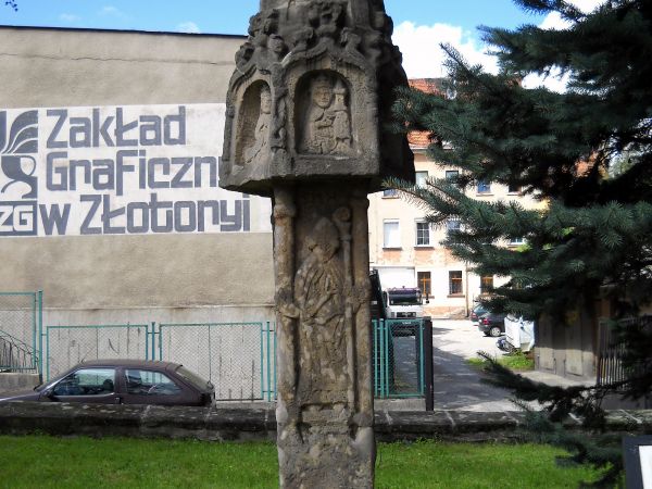 Złotoryja-kościół św. Jadwigi

unikatowa kapliczka słupowa z końca XV wieku.

Późnośredniowieczna kapliczka słupowa jest unikalnym zabytkiem o dużej wartośc