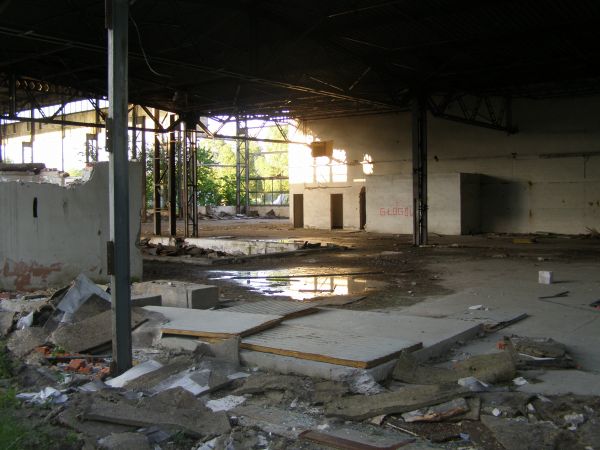 Zdewastowana fabryka domów ul. Północnej   fot.  26