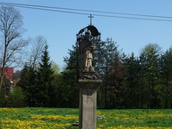 Kapliczka-figura przy ul.1 Maja