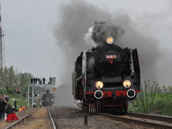 Wolsztyn, Parada Parowozów odbywająca się corocznie w dniach 1-2 Maja na którą, przybywają tysiące entuzjastów starych parowozów z całego świata.