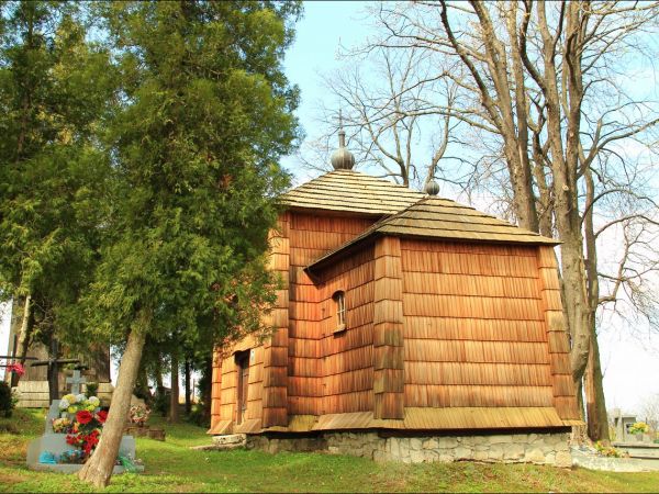 Cerkiew Wniebowstąpienia Pańskiego w Kruhelu Wielkim . Jest jedną z najstarszych cerkwi w Polsce. Wybudowana na pewno przed 1630 rokiem.