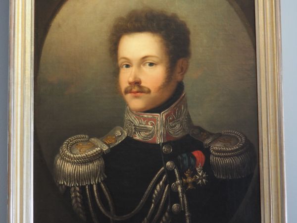 portret ze zbiorów Muzeum Narodowego w Warszawie - tu prezentowany w Dworku Krasińskich - portret przedstawia generała Józefa Załuskiego.