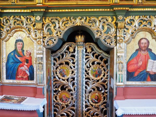 carskie wrota, tu : nie oryginał - kustosz / przewodnik przekazał nam, zwiedzającym że z tej maleńkiej wioski pochodzą najstarsze zachowane w Polsce cerkiewne c