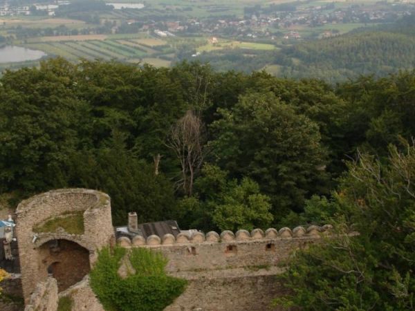 Zamek Chojnik (Jelenia Góra-Sobieszów) – zbudowany w 1364. W 1392 r. zamek otrzymuje od księżnej Agnieszki  (z piastowskiej linii świdnicko-jaworskiej) ry