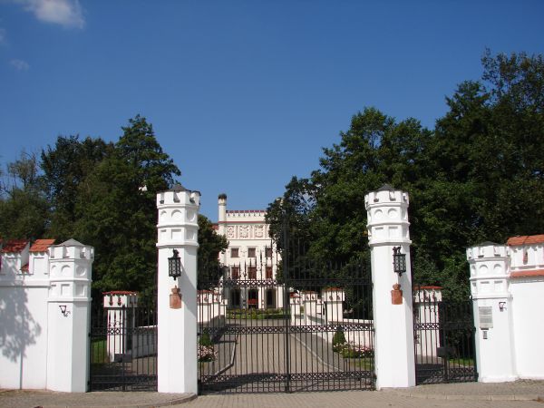 Bank zamknal dostep do palacu ...byle kto tam nie wlezie :(