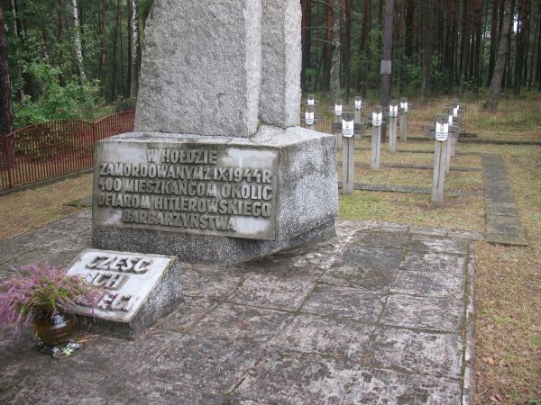 Miejsce największej zbrodni ludobójstwa we wsi polskiej - LIPNIAK MAJORAT / kilka km. od Długosiodła/