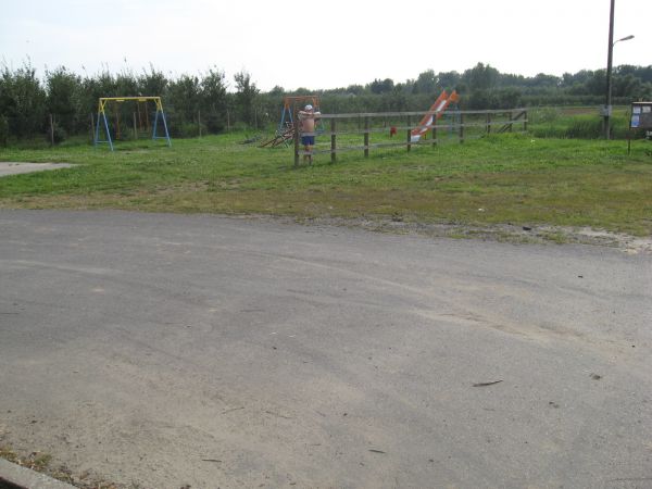 Plac zabaw,w tym miejscu była szkła podstawowa do 1945r