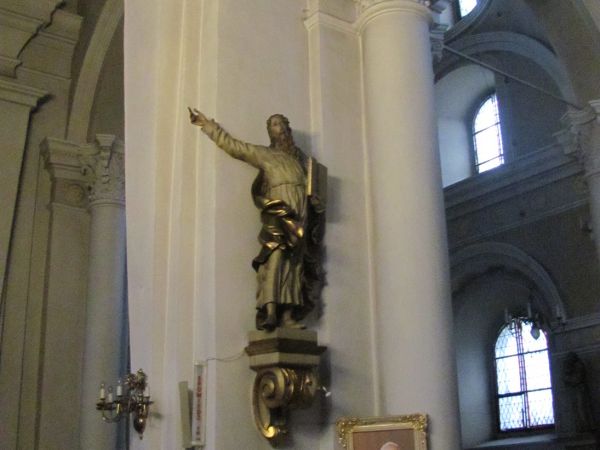 Kościół farny pw. św. Jadwigi Śląskiej - wnętrze