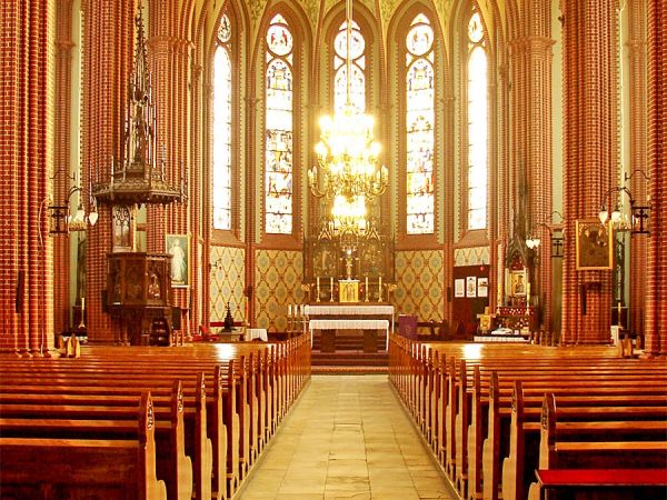 ŻARY kościół pw. Wniebowzięcia NMP