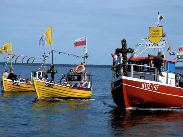 Pielgrzymka łodziami.Święto Piotra i Pawła. A.                         Olej/K.Kobus-TRAVELPHOTO