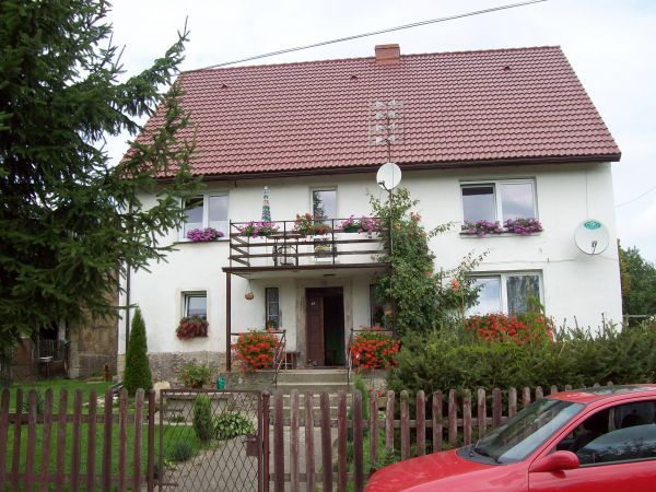 Skorzynice - wieś.Do 1945 roku był tu sklep z artykułami chemicznymi. Dzisiaj jako dom mieszkalny.