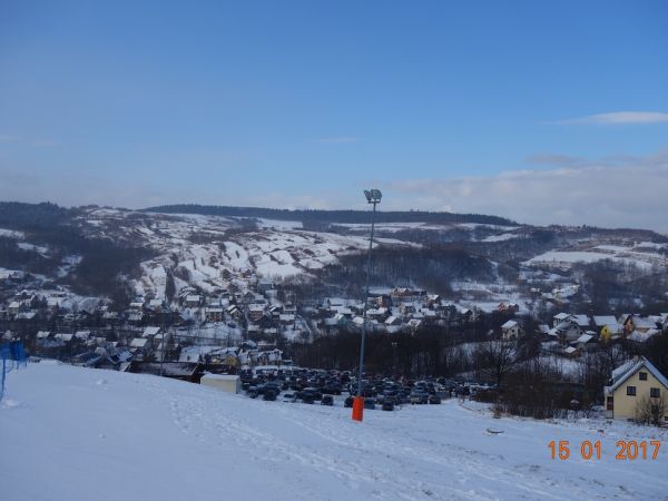 Centrum Harbutowic . Widok ze stoku Szlana Góra.W głębi Las Groby.